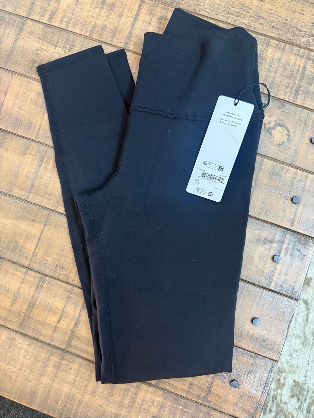 HIGH-WAIST
AIRBRUSH LEGGING
LEGGING AIRBRUSH
À TAILLE HAUTE